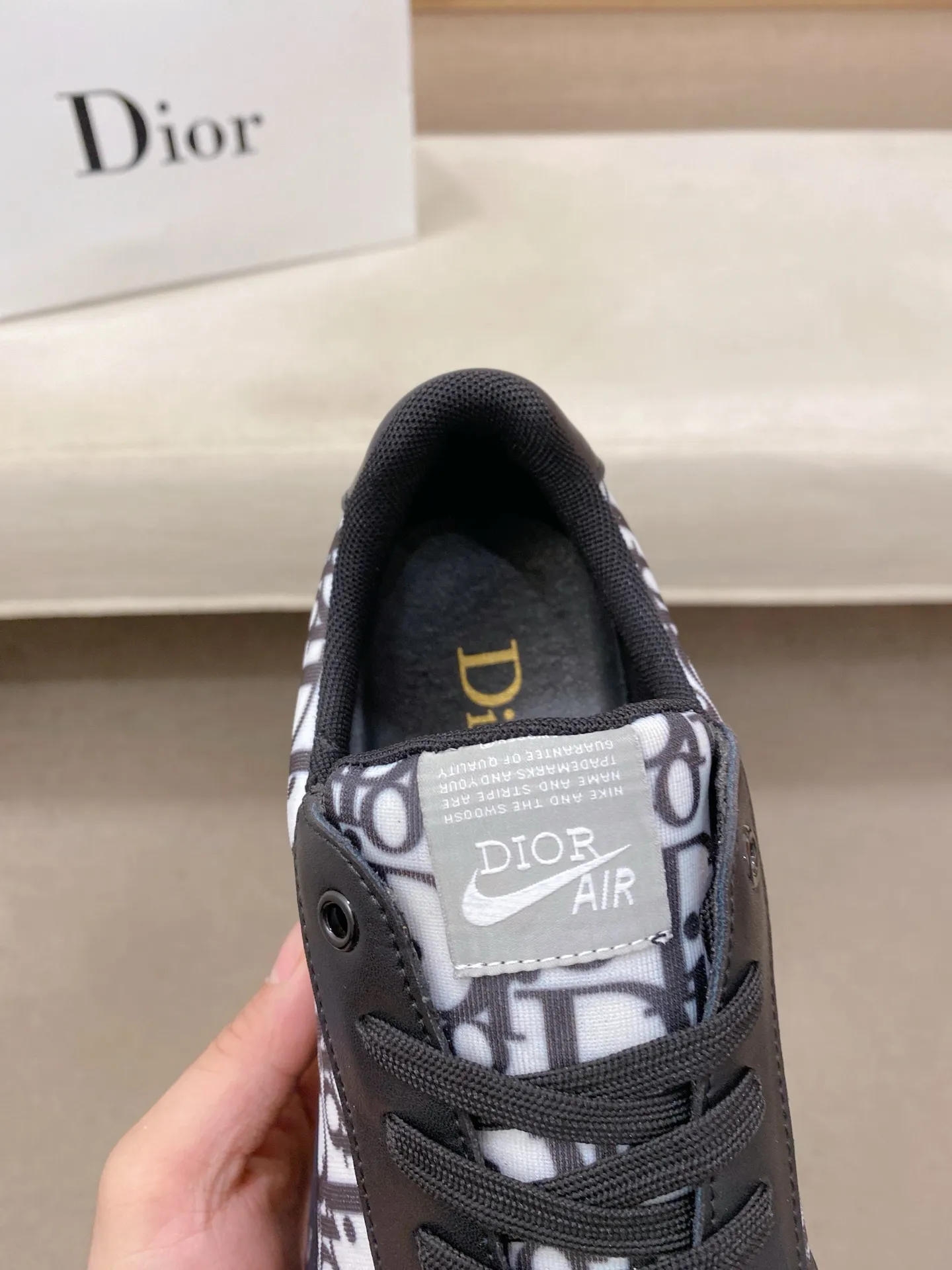 Men's shoes💰 462💰🇮🇹🇮🇹Dior d The new model is on sale at the same time at the counter. The upper 🇮🇹 is imported Italian first-layer cowhide, and the lining is fully imported sheepskin 💪💪. It is a complete 1⃣️ to 1⃣️ replica 🇮🇹💪💪, ⚠ Sole: The original sole is specially provided by the original factory. The exclusive movable molded sole is super comfortable. ⚠Original factory single goods, 🔍🔍high quality, you can enter and leave the counter at will, welcome to compare⚠. Code number:38-44